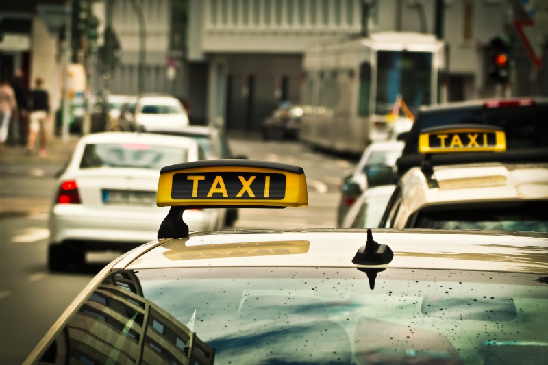 taxis-PUGET ROSTANG-min_road-traffic-car-glass-driving-city-583084-pxhere.com